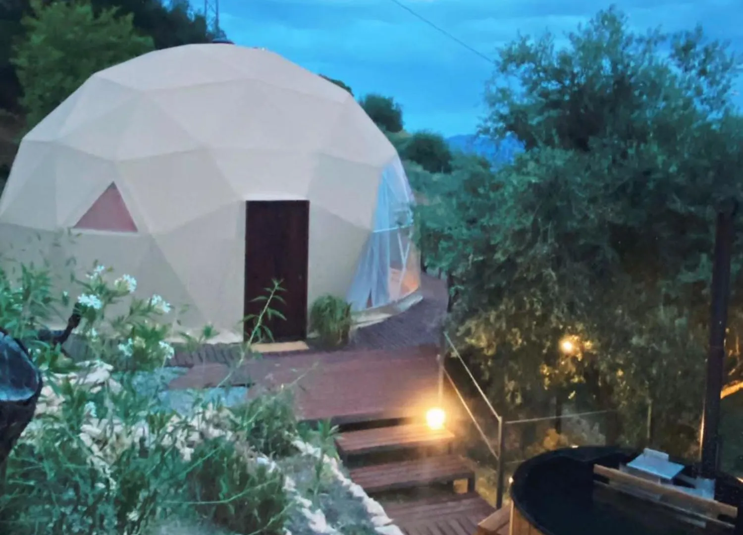 Alozaina Glamping Geodesic Dome In Secluded Eco Retreat酒店